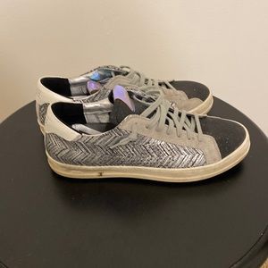 P448 cute sneakers.  Size EU 39